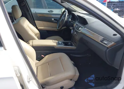 2010 Mercedes-Benz E 350 4Matic из США, поврежденный, VIN WDDHF8HB1AA153798